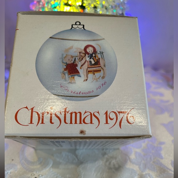 Vintage 1976 Schmid Christmas ornament in box. Good condition. - Picture 4 of 7